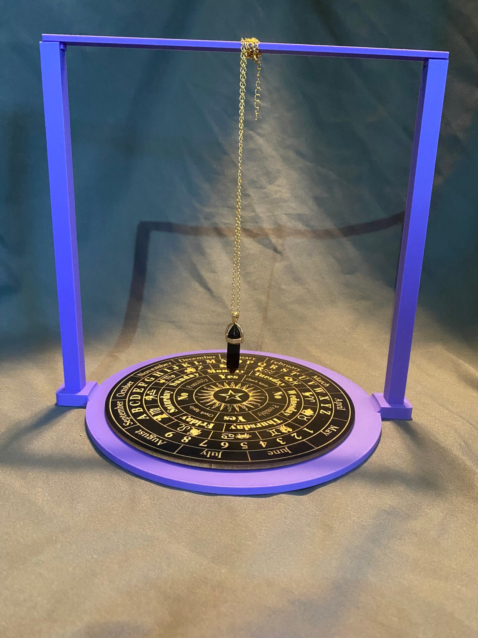 Pendulum board stand